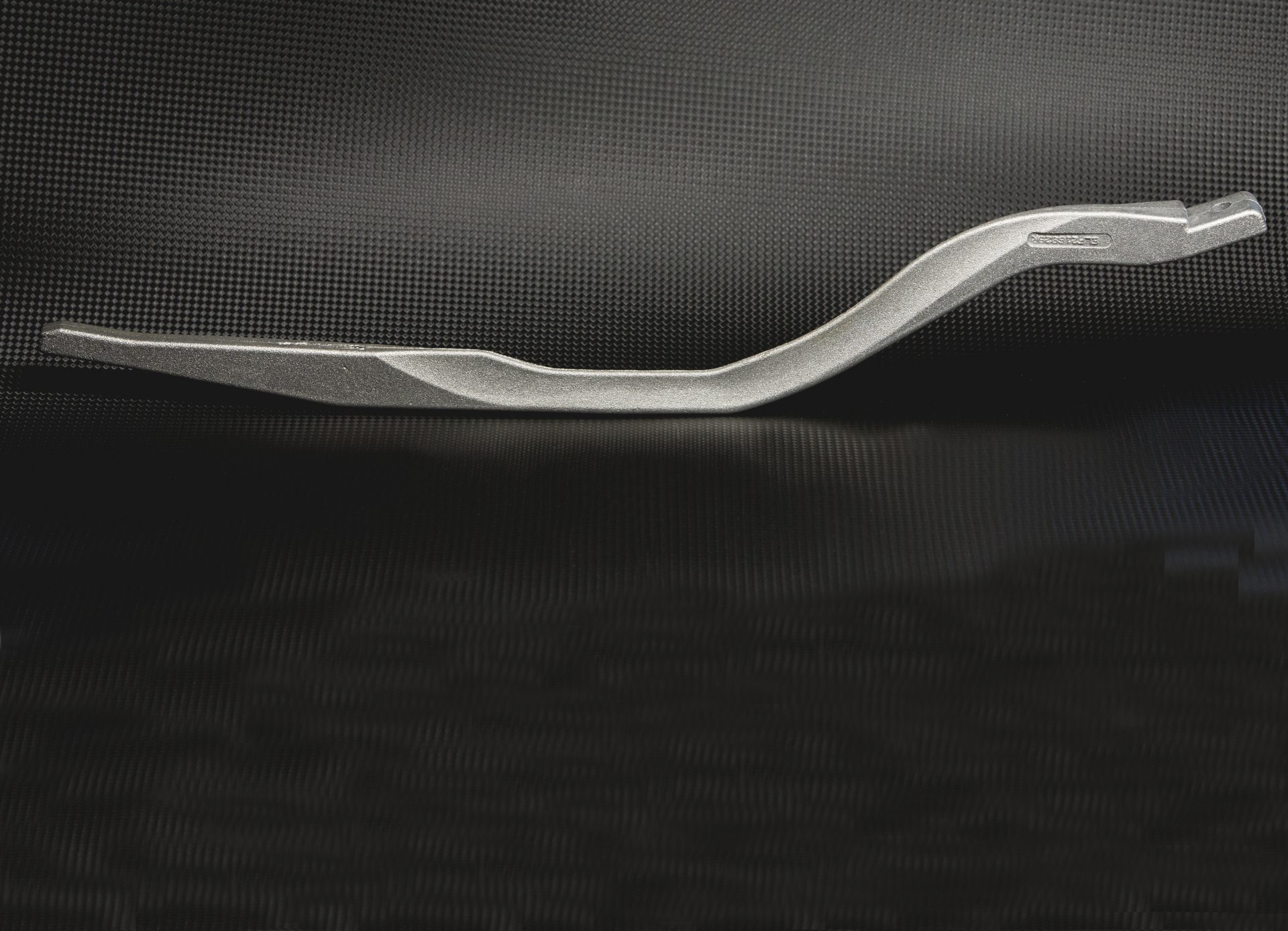 005v